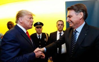 New York Times: Bolsonaro quer 'melar' eleição de 2022 com ajuda de Trump