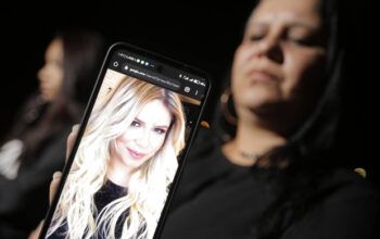 Fãs viajam mais de 100 km e chegam de madrugada para esperar velório de Marília Mendonça