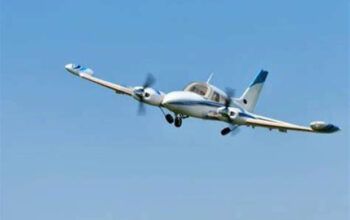 Bimotor com três pessoas a bordo cai no mar perto de Ubatuba (SP)