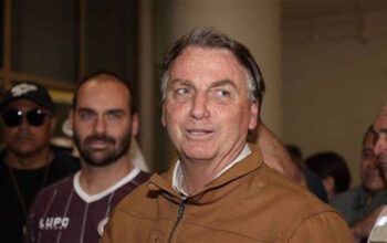 Bolsonaro reclama de comparação de sua viagem com a de Lula