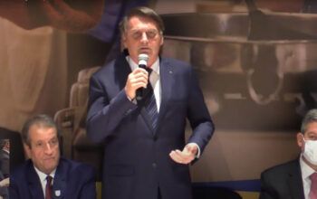Bolsonaro se filia ao PL após dois anos sem partido