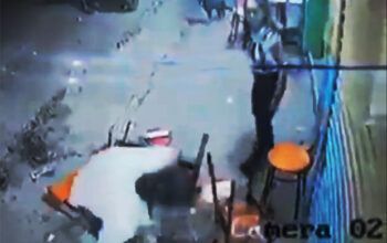 Coisa boa - Valentão de araque é nocauteado e foge de mulher que agrediu com um soco no rosto - vídeo