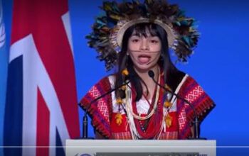 Defensores da terra estão morrendo, diz indígena brasileira na COP