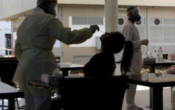 Holanda confirma 13 casos da Ômicron em 61 passageiros que chegaram da África do Sul