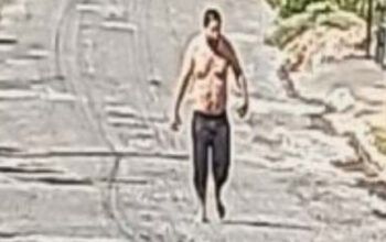 Homem mata irmã e tia a facadas e sai armado pelas ruas; vídeo