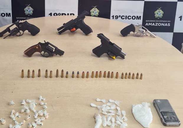 Integrantes de facções criminosas são presos por tráfico e porte ilegal de arma