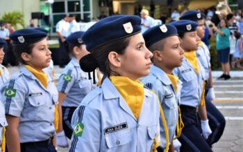 MEC quer antecipar meta de 89 novas escolas cívico-militares para 2022