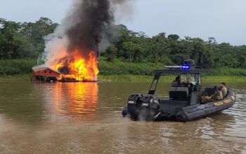 Polícia Federal queima mais de 30 balsas, 69 dragas e apreende ouro no Rio Madeira