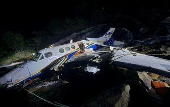 Polícia usou espingarda para afastar invasores de avião de Marília Mendonça