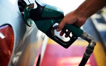 Preço médio da gasolina sobe pela 5ª semana; postos cobram até R$ 7,99