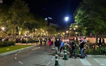 Quadrilha armada invade shopping, rouba joalheria e troca tiros com a polícia