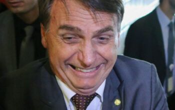 Sobre filiação no PL, Jair Bolsonaro questiona: "Se tirar o Centrão pra onde é que eu vou, para o PSol?”