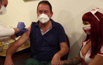 Vídeo: bordel da Áustria oferece '30 minutos com a senhorita que o cliente escolher' a quem aceitar ser vacinado