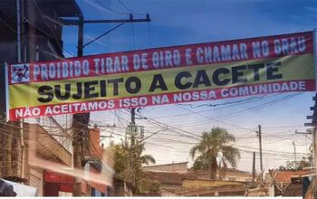 PCC proíbe empinar moto na periferia e ameaça espancar quem desobedecer