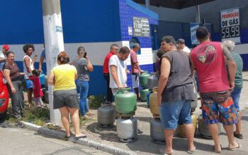 Vale-gás de R$ 52 começa a ser pago neste mês. Saiba quem tem direito