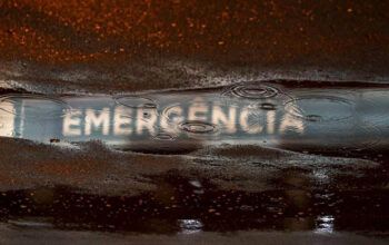 Adolescente de 13 anos é esfaqueado em escola