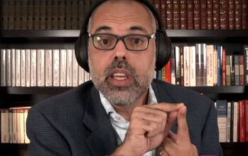 Allan dos Santos se une a Olavo de Carvalho e admite derrota de Bolsonaro em 2022