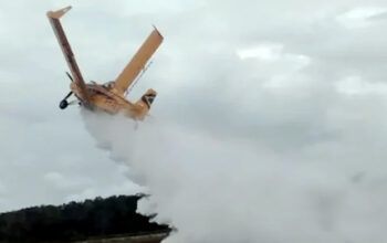 Asas de avião agrícola quebram e aeronave cai em fazenda. Veja vídeo