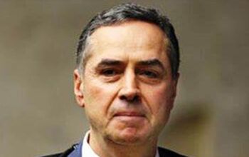 Barroso torna obrigatório passaporte da vacina para entrada no Brasil