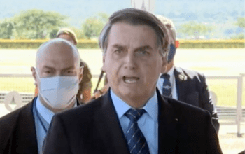 Bolsonaro ataca Doria por exigência de passaporte da vacina: 'teu estado é o cacete'