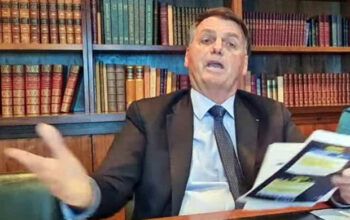 Bolsonaro teve propósito nítido de desinformar em live, diz PF