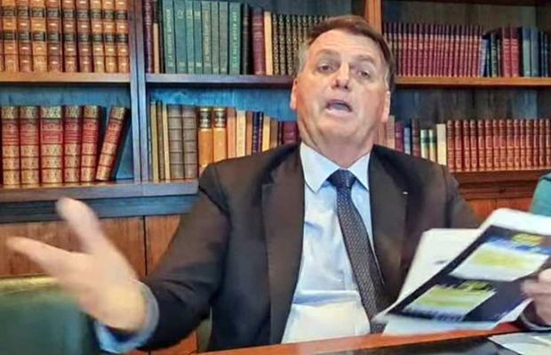 Bolsonaro teve propósito nítido de desinformar em live, diz PF