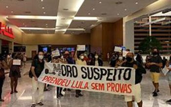 Carimbo de traidor cola em Moro