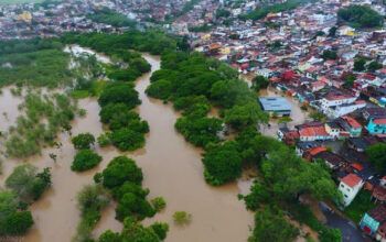Chuva castiga Bahia e 66 cidades enfrentam emergência. Veja imagens