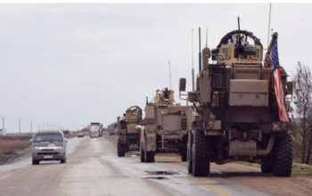 Civis e tropas governamentais da Síria interceptam e obrigam blindados dos EUA a recuar (VÍDEO)