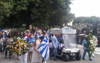 Corpo de mestre Monarco é sepultado em Inhaúma