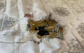 Criança morre após ser atingida por explosivo enquanto dormia