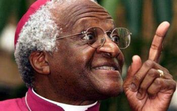 Desmond Tutu, símbolo da luta contra o apartheid e Nobel da Paz, morre aos 90 anos