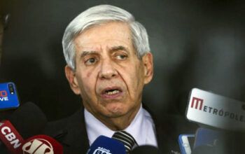 General Heleno diz temer assassinato de Bolsonaro; ouça