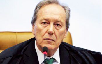 Lewandowski derruba portaria do MEC e garante passaporte de vacina nas universidades