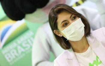 Michelle chora e faz oração após aprovação de Mendonça ao STF; vídeo