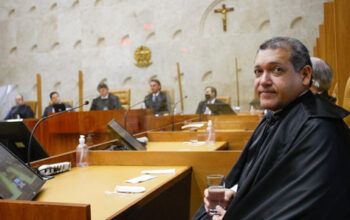 Nunes Marques pede vista e decisão sobre passaporte da vacina fica para 2022