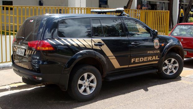 Polícia Federal investiga tráfico internacional de drogas