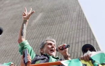 Roberto Jefferson reclama de ter sido abandonado por Bolsonaro