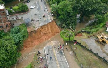 Rodovias são interditadas na Bahia após alagamentos e deslizamentos