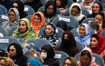 Talibã decreta que mulheres afegãs devem consentir com casamento