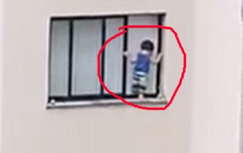 Vídeo: criança é flagrada pendurada em janela de edifício no Rio