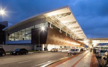 Avião faz pouso em Vitória após homem morrer em voo