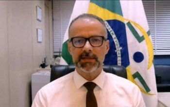 Barra Torres diz que seria melhor enfrentar a pandemia com o apoio do governo