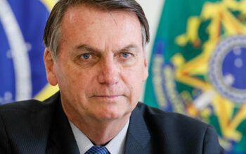 Bolsonaro sai em defesa de reforma trabalhista que PT quer revogar