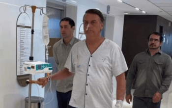 Bolsonaro tem sonda retirada, mas segue sem previsão de alta, diz boletim médico