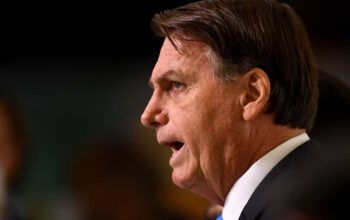 Bolsonaro volta a confrontar STF e ataca Barroso e Moraes: "quem eles pensam que são?"