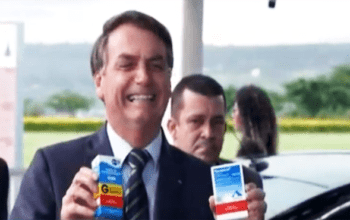 Bolsonaro volta a mentir e defende infecção pela variante ômicron: "É um vírus vacinal"