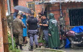 Bombeiros resgatam corpo de menina de 7 anos vítima de soterramento em Manaus