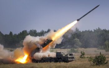 Coreia do Norte lança 2 mísseis em direção ao mar do Japão, segundo relatos