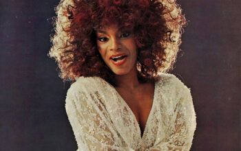 Corpo de Elza Soares é enterrado no Cemitério Jardim da Saudade, no RJ